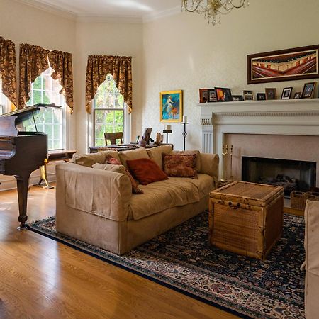 Exquisite Victorian Apartment สปริงฟิลด์ ภายนอก รูปภาพ